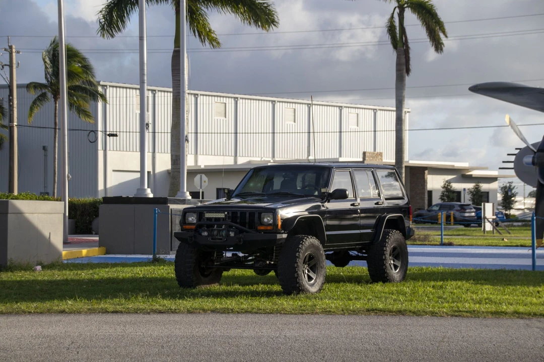 1999 Jeep XJ Cherokee - Image 2 of 31
