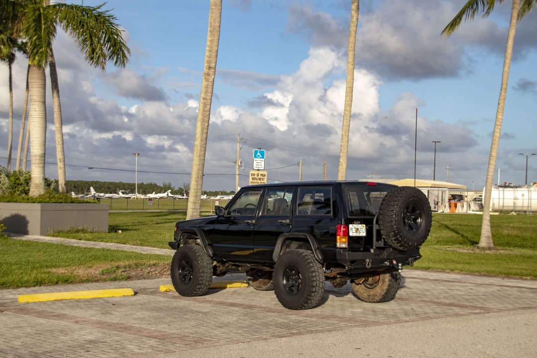 1999 Jeep XJ Cherokee - Image 6 of 31