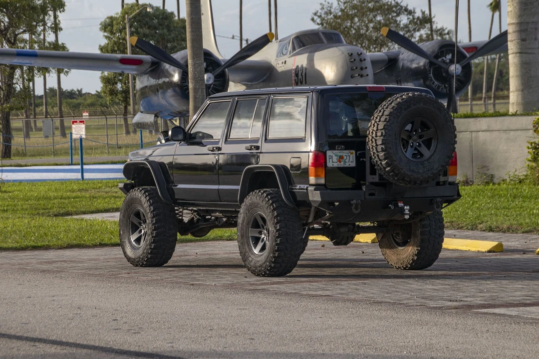 1999 Jeep XJ Cherokee - Image 18 of 31