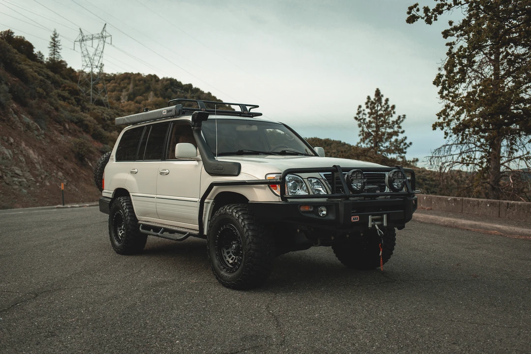 1999 Lexus LX 2nd Gen - Image 24 of 31
