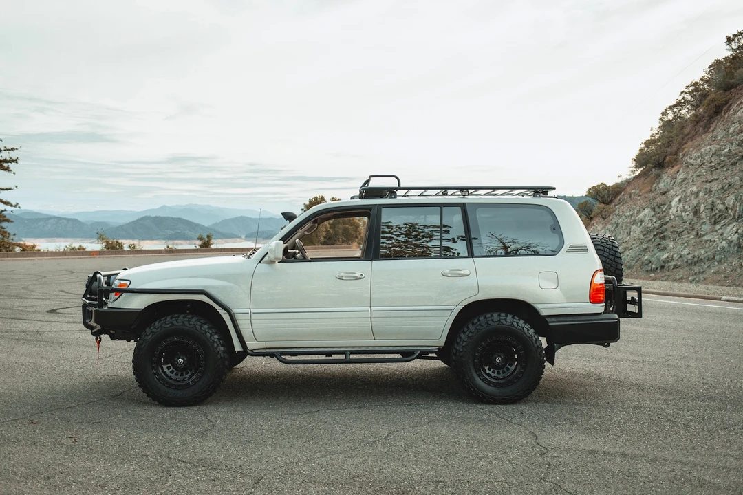 1999 Lexus LX 2nd Gen - Image 10 of 31