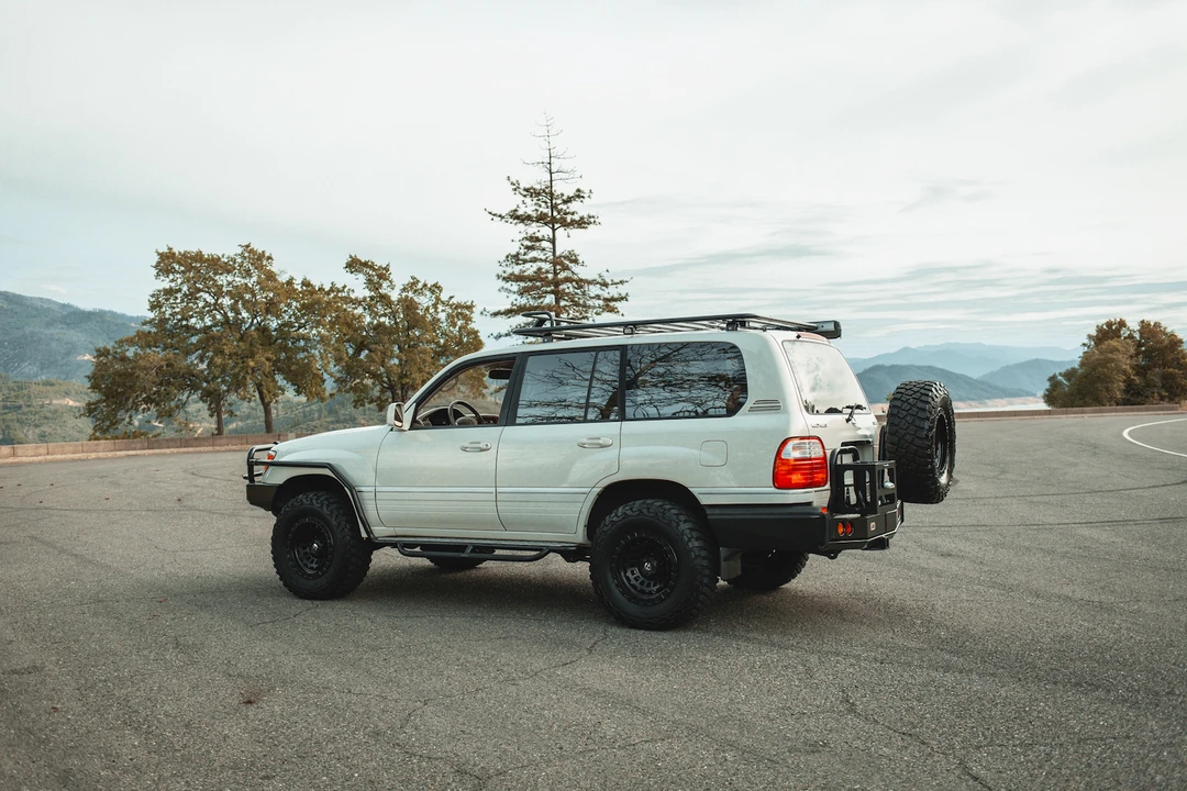 1999 Lexus LX 2nd Gen - Image 11 of 31