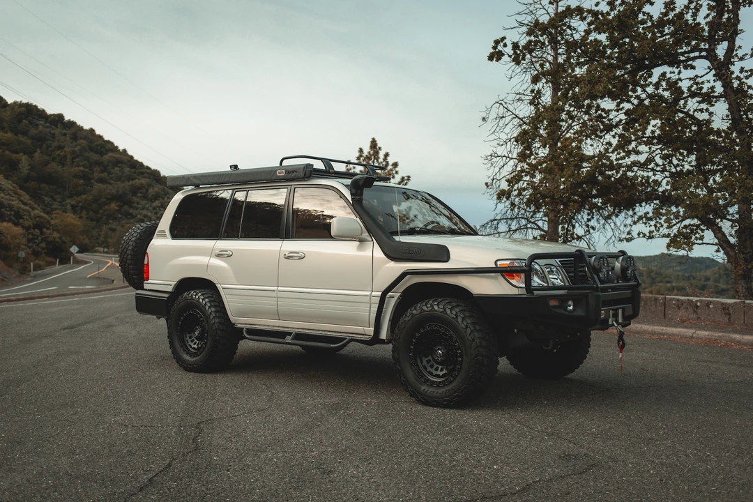 1999 Lexus LX 2nd Gen - Image 23 of 31