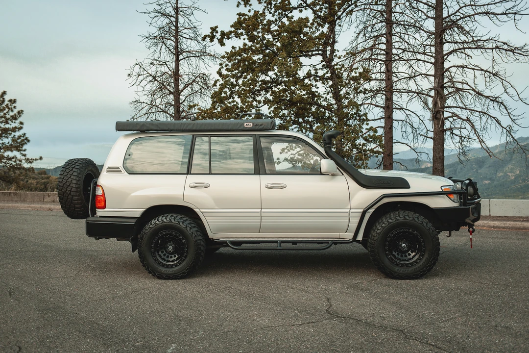 1999 Lexus LX 2nd Gen - Image 21 of 31