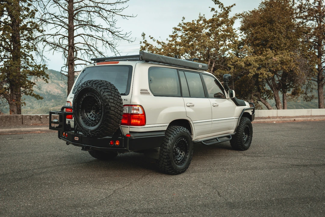 1999 Lexus LX 2nd Gen - Image 19 of 31