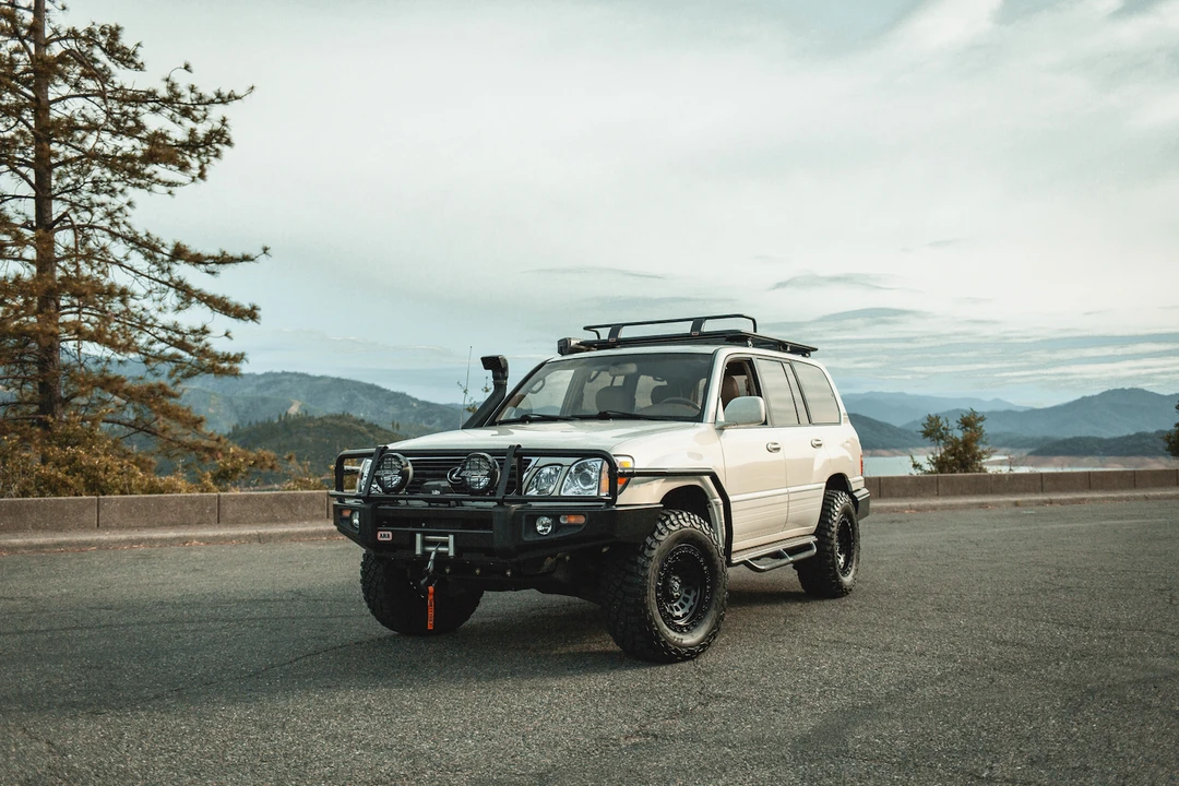 1999 Lexus LX 2nd Gen - Image 4 of 31