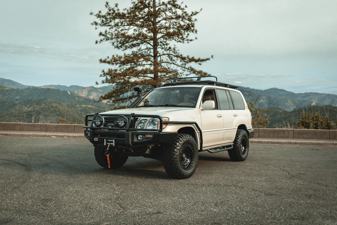 1999 Lexus LX 2nd Gen - Image 5 of 31