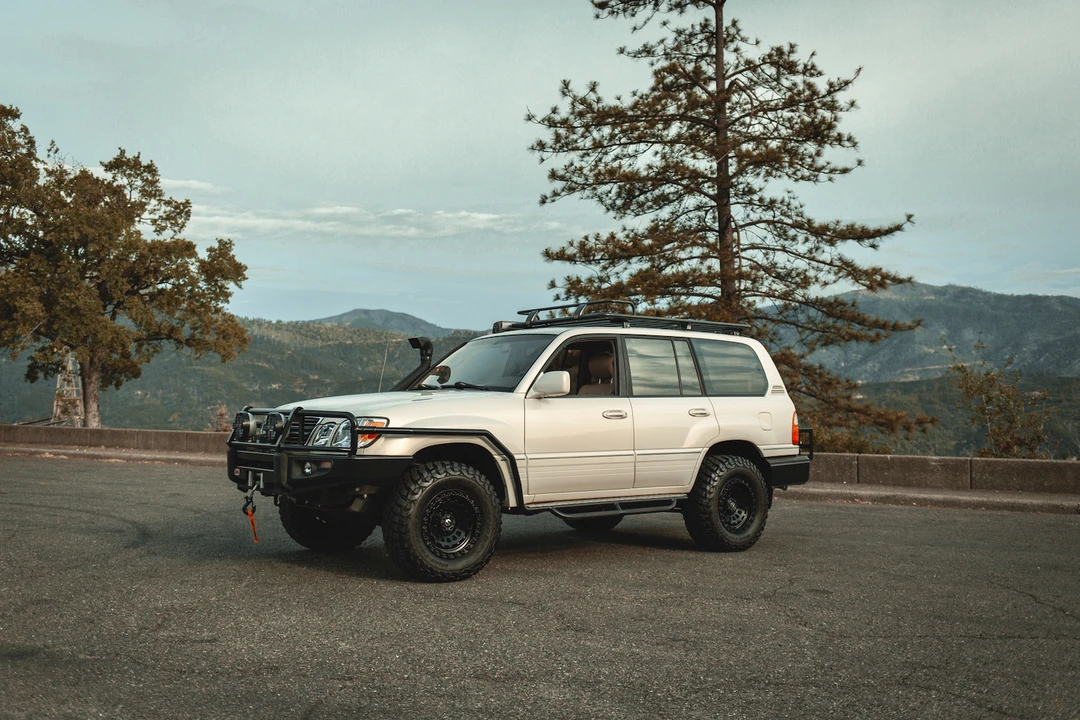 1999 Lexus LX 2nd Gen - Image 9 of 31