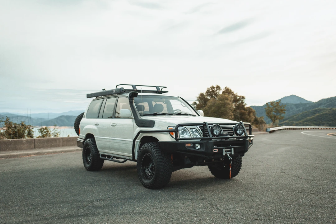 1999 Lexus LX 2nd Gen - Image 26 of 31