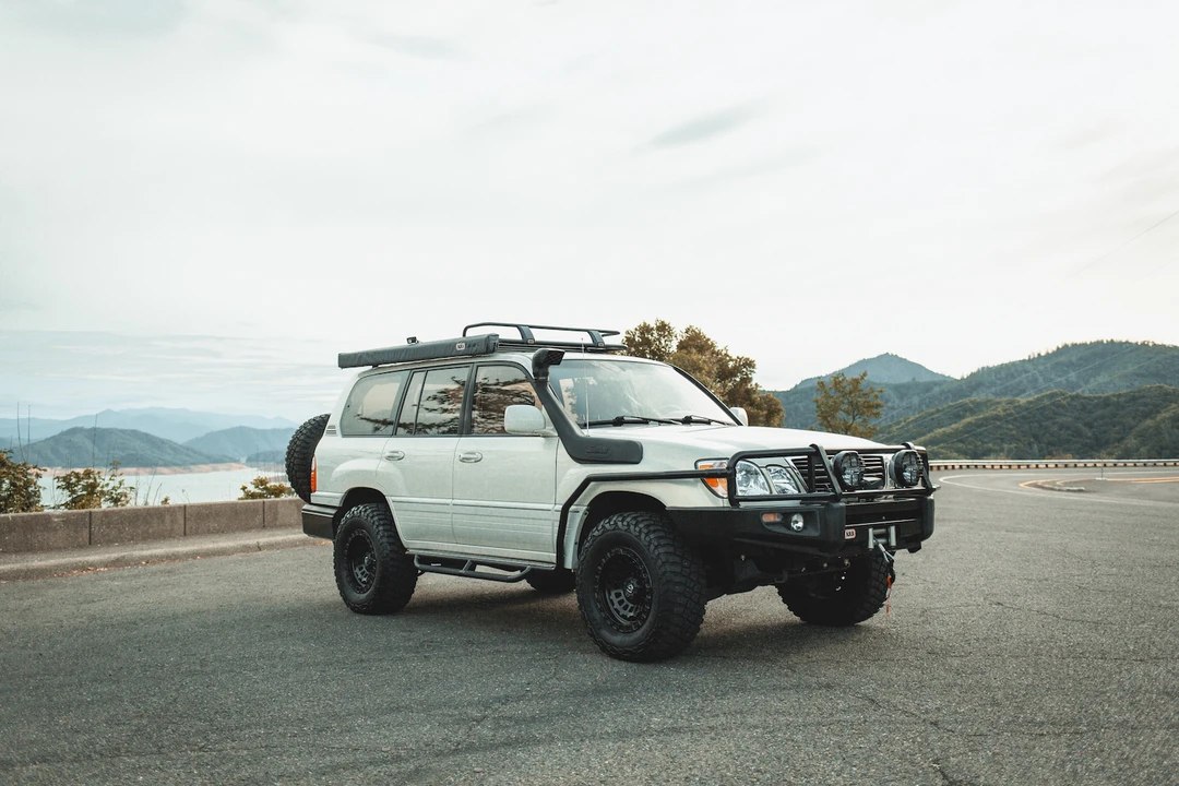 1999 Lexus LX 2nd Gen - Image 22 of 31