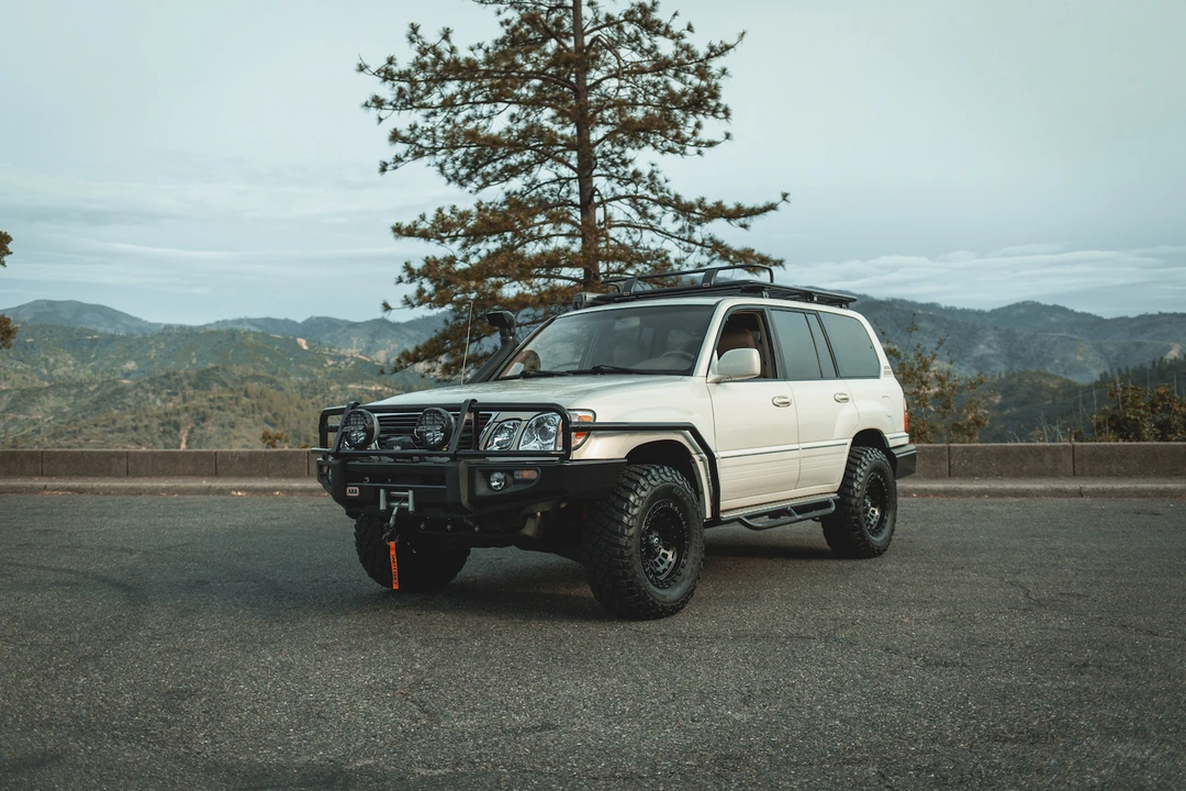 1999 Lexus LX 2nd Gen - Image 6 of 31