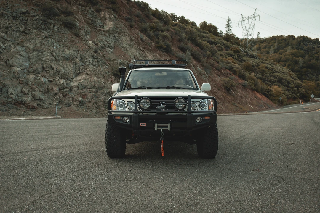 1999 Lexus LX 2nd Gen - Image 28 of 31