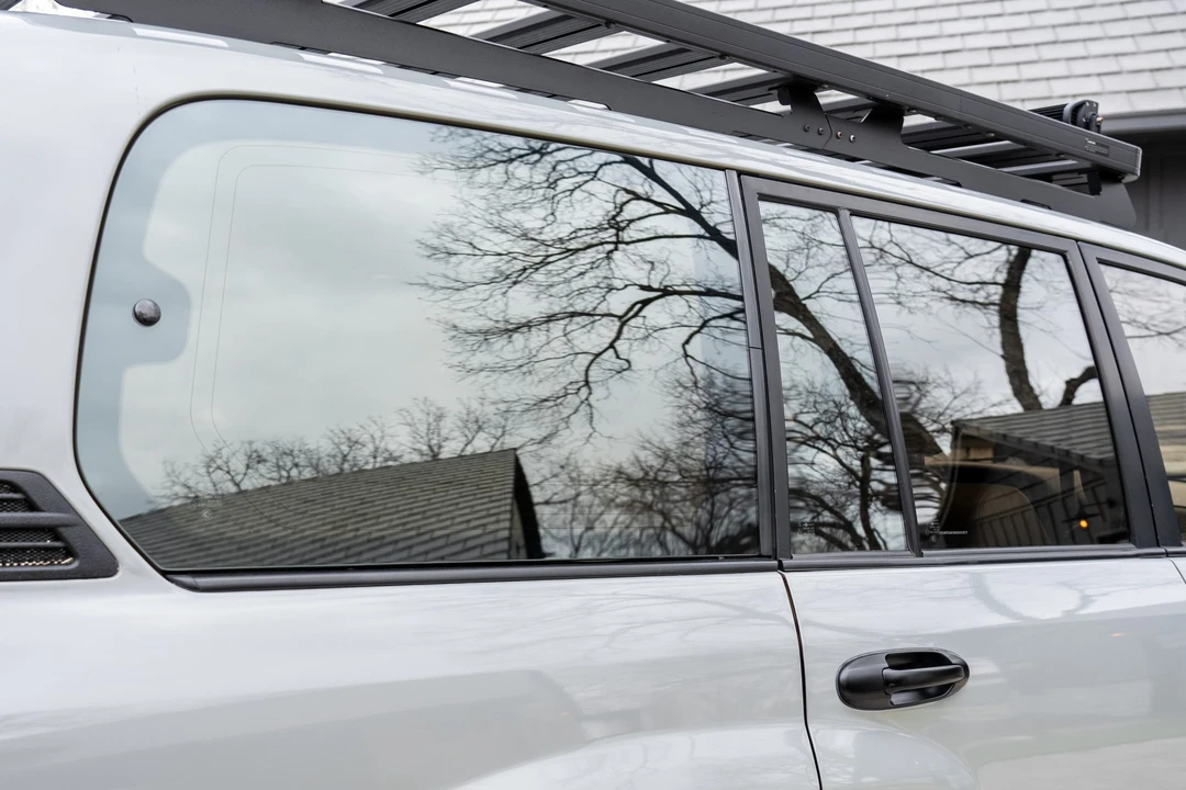 1999 Lexus LX 2nd Gen - Image 24 of 31