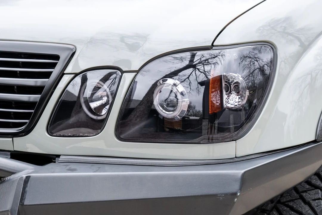 1999 Lexus LX 2nd Gen - Image 12 of 31