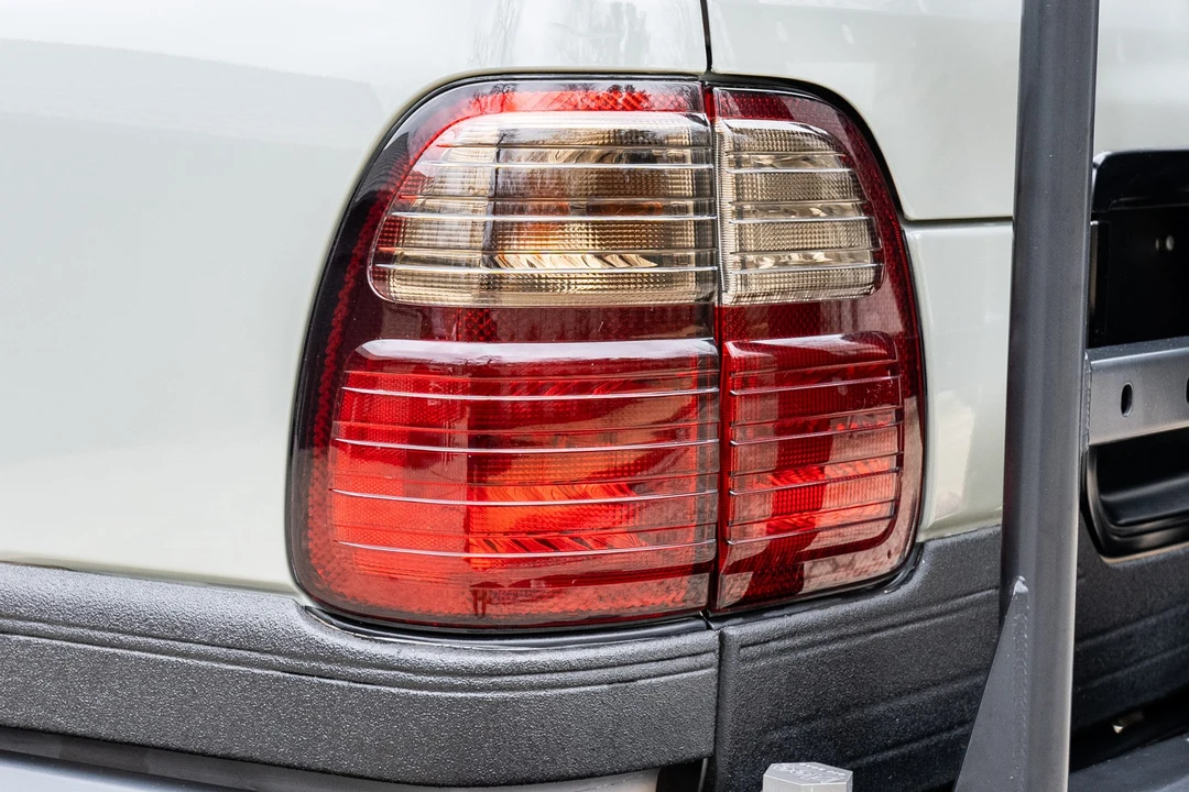 1999 Lexus LX 2nd Gen - Image 17 of 31