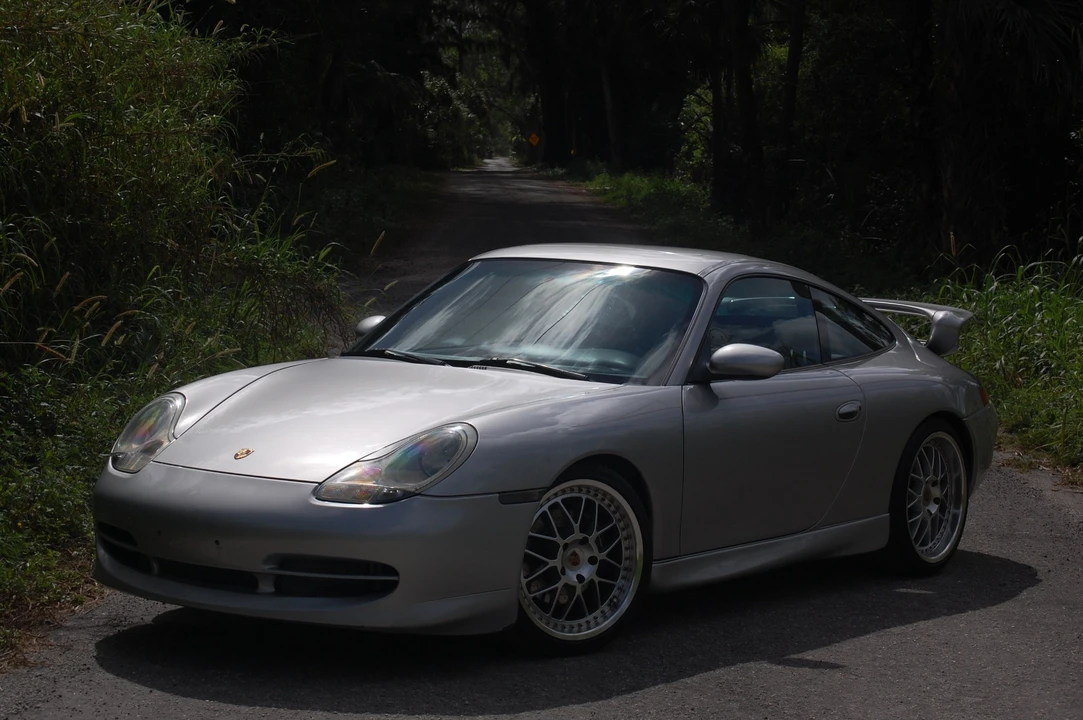 1999 Porsche 996 Carrera - Image 16 of 31