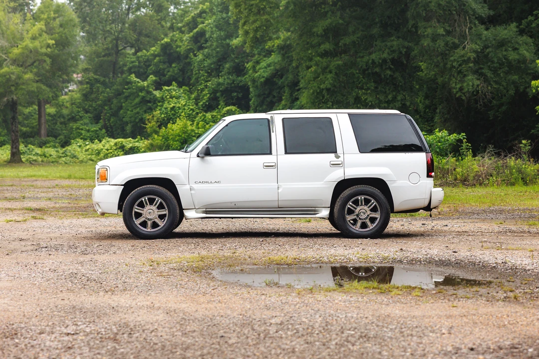2000 Cadillac Escalade 1st Gen - Image 12 of 31
