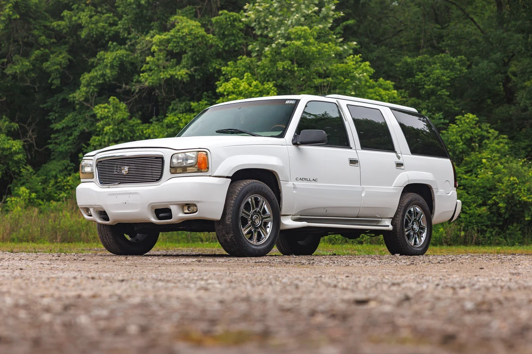 2000 Cadillac Escalade 1st Gen - Image 4 of 31