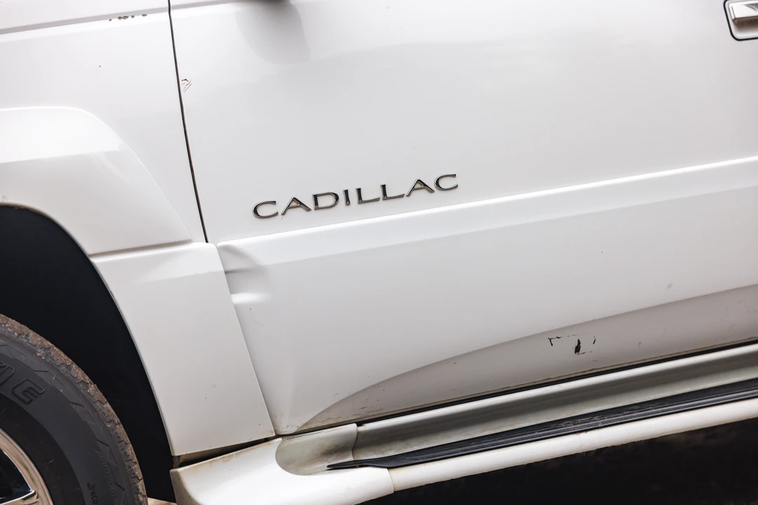 2000 Cadillac Escalade 1st Gen - Image 27 of 31