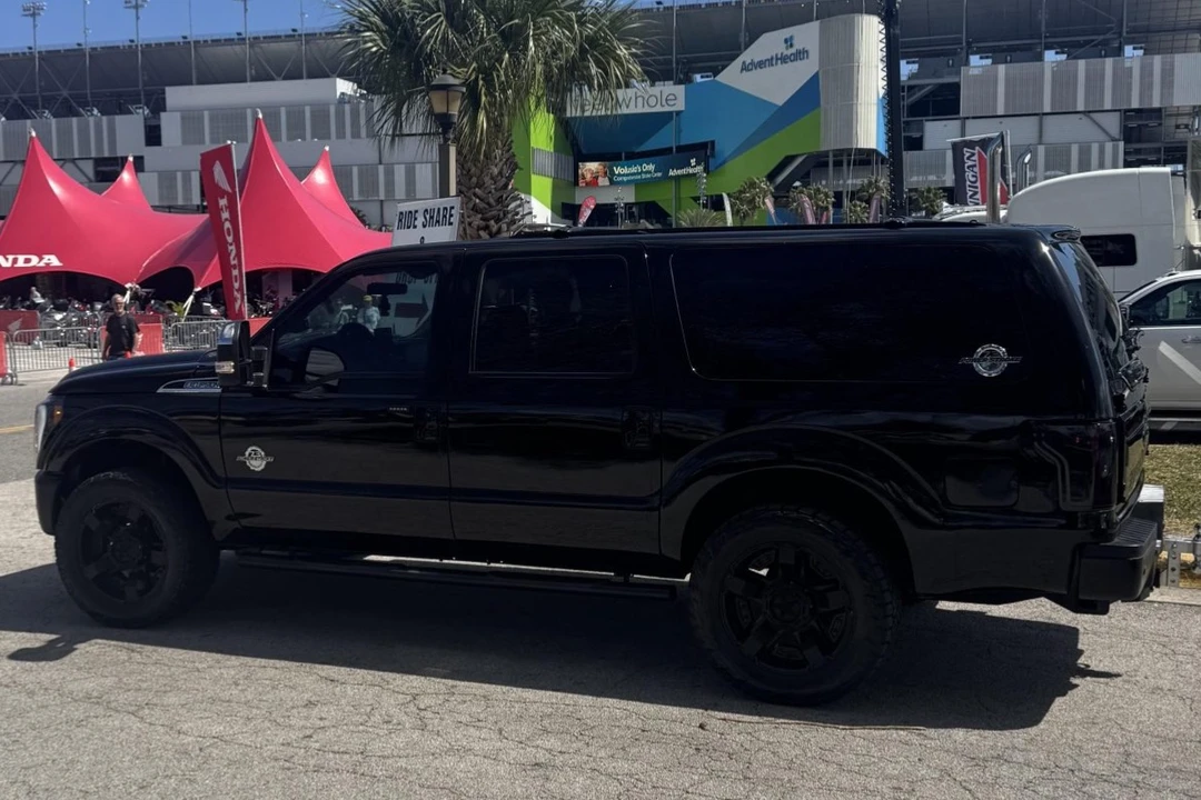 2000 Ford Excursion - Image 2 of 7