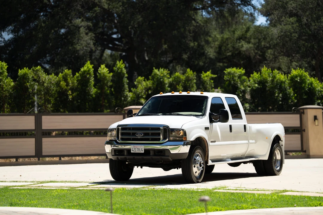 2000 Ford Super Duty 1st Gen - Image 2 of 31