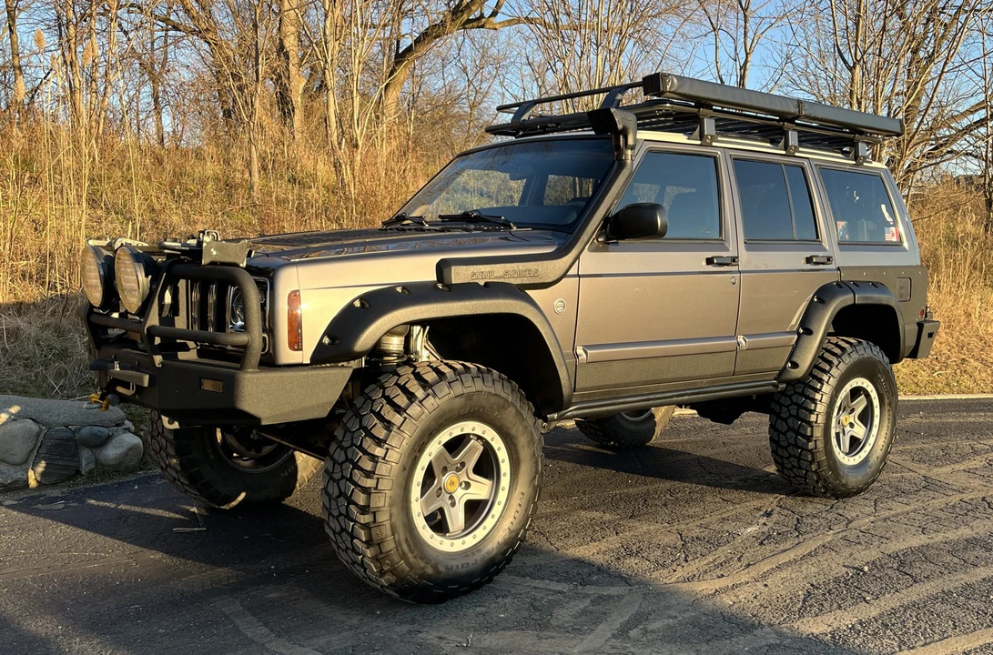 2000 Jeep XJ Cherokee - Image 3 of 31