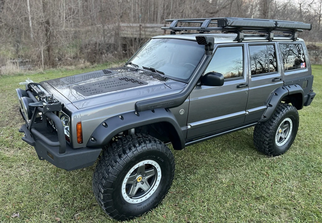2000 Jeep XJ Cherokee - Image 2 of 31
