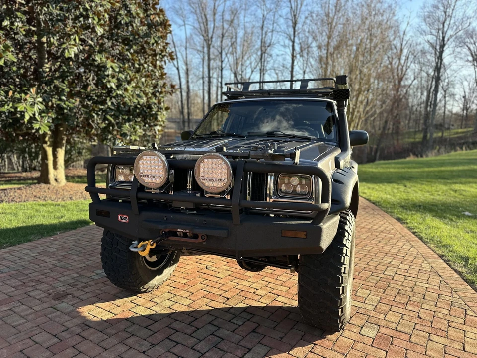 2000 Jeep XJ Cherokee - Image 2 of 31