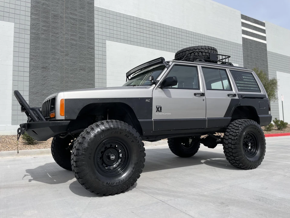 2000 Jeep XJ Cherokee - Image 2 of 31