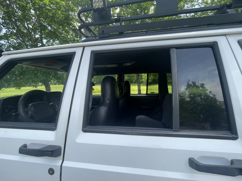2000 Jeep XJ Cherokee - Image 24 of 31