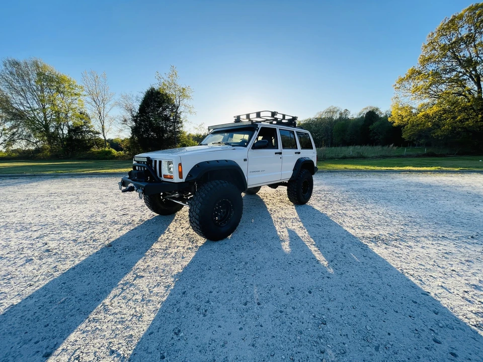 2000 Jeep XJ Cherokee - Image 2 of 31