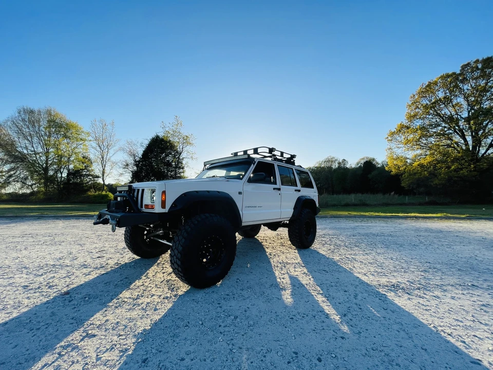 2000 Jeep XJ Cherokee - Image 3 of 31