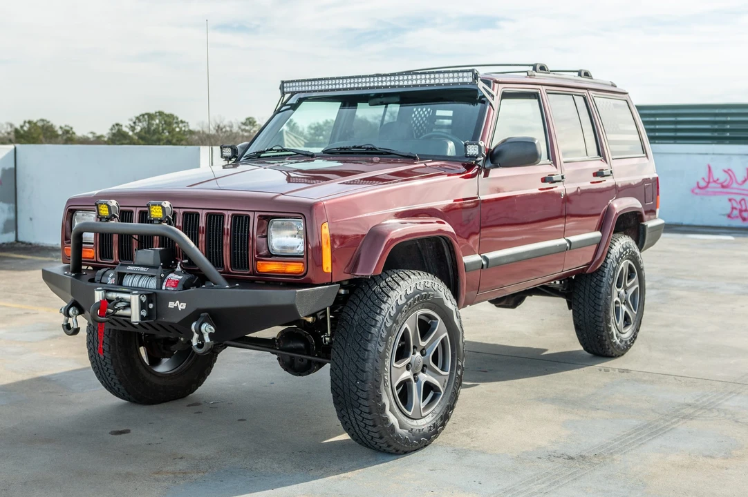 2000 Jeep XJ Cherokee - Image 2 of 31