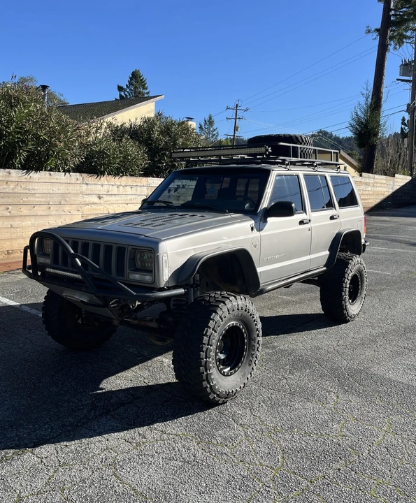 2000 Jeep XJ Cherokee - Image 2 of 31