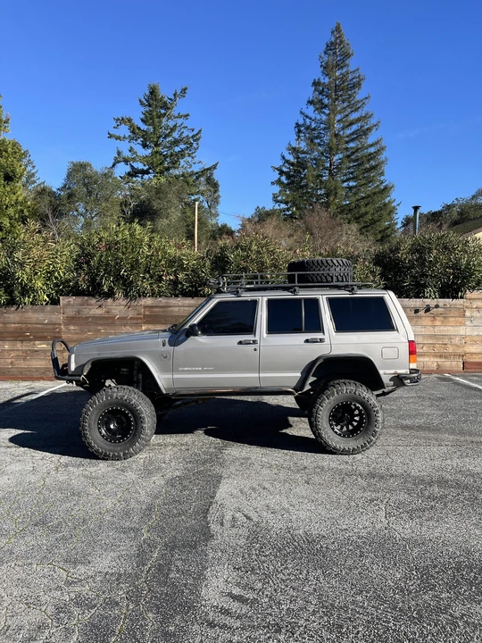 2000 Jeep XJ Cherokee - Image 3 of 31