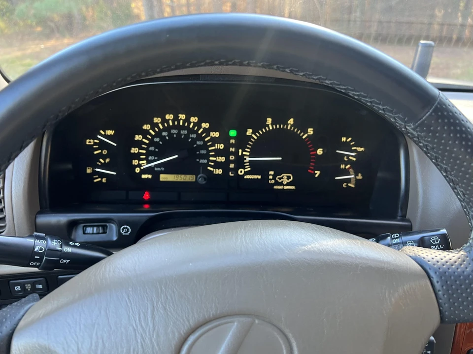 2000 Lexus LX 2nd Gen - Image 28 of 31