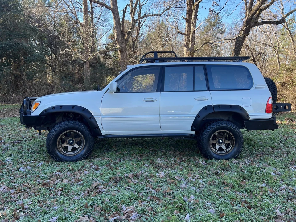 2000 Lexus LX 2nd Gen - Image 3 of 31
