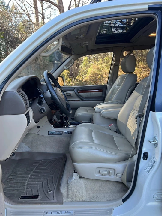 2000 Lexus LX 2nd Gen - Image 26 of 31