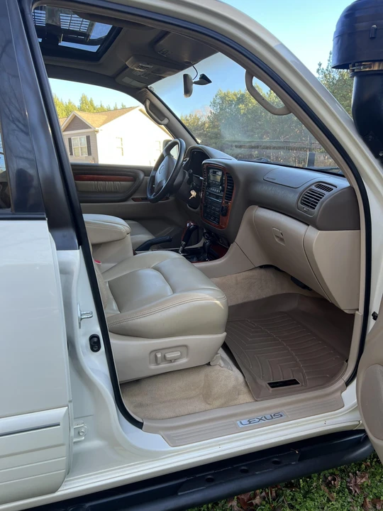 2000 Lexus LX 2nd Gen - Image 27 of 31