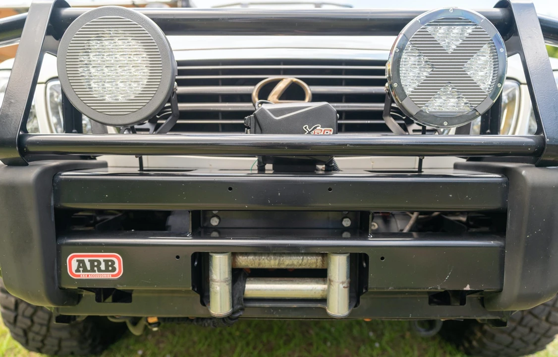 2000 Lexus LX 2nd Gen - Image 16 of 31
