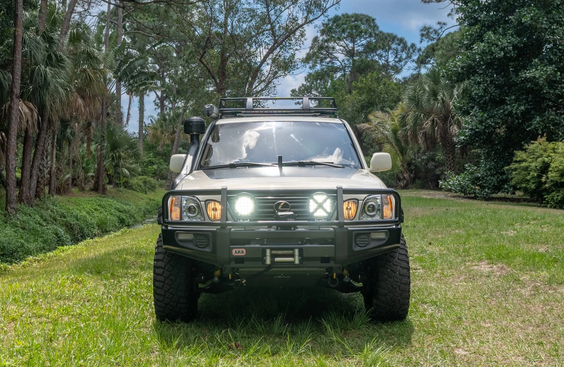 2000 Lexus LX 2nd Gen - Image 12 of 31