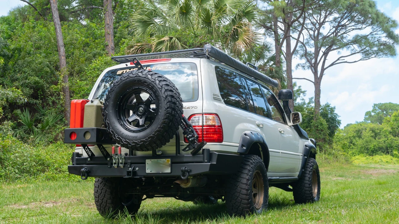 2000 Lexus LX 2nd Gen - Image 9 of 31