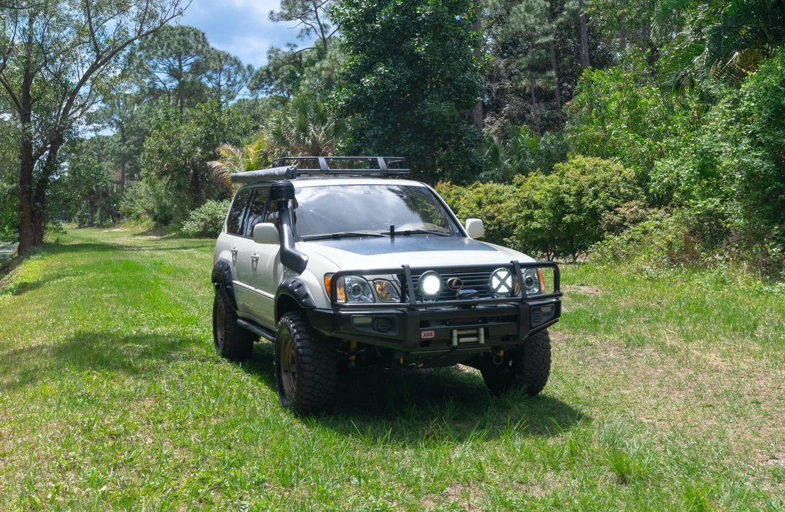 2000 Lexus LX 2nd Gen - Image 2 of 31