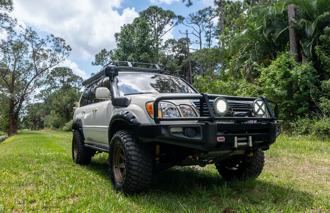 2000 Lexus LX 2nd Gen - Image 3 of 31