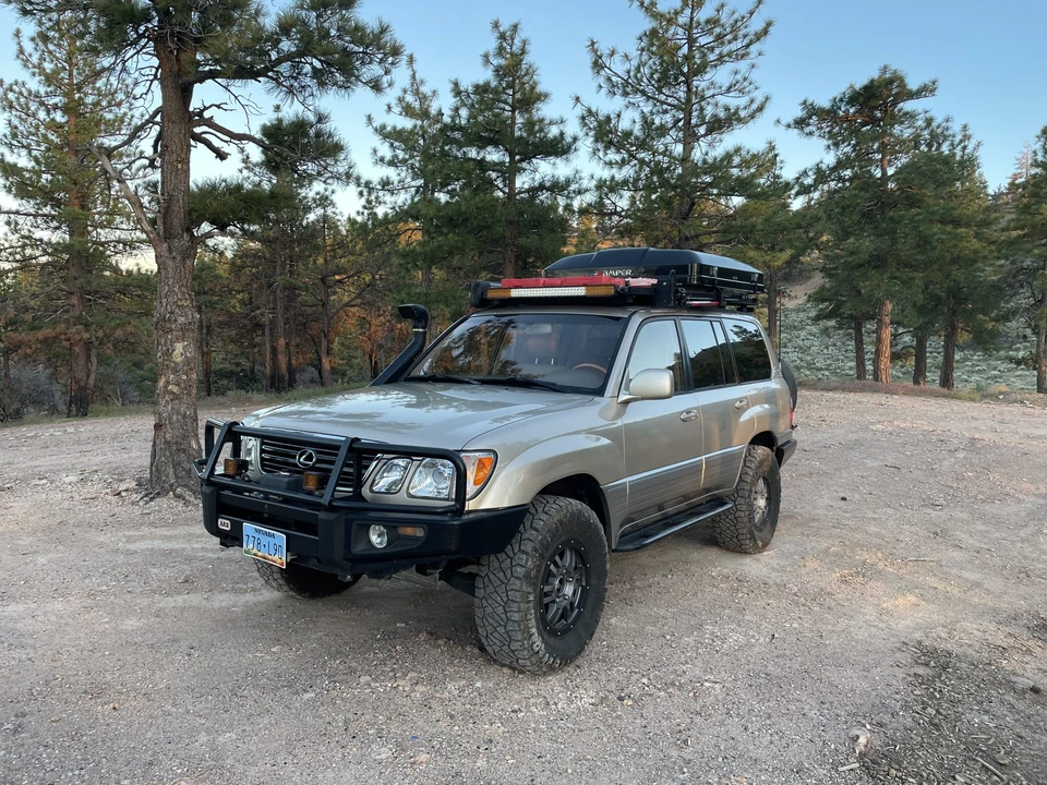 2000 Lexus LX 2nd Gen - Image 3 of 31