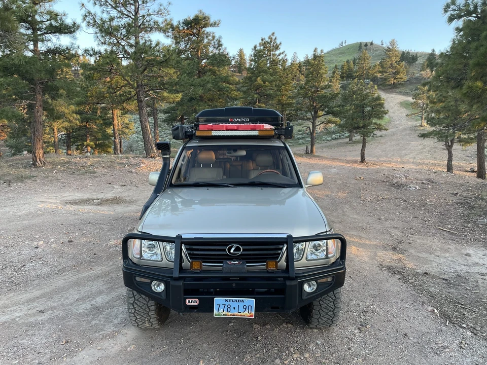 2000 Lexus LX 2nd Gen - Image 4 of 31