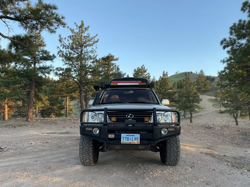 2000 Lexus LX 2nd Gen - Image 5 of 31
