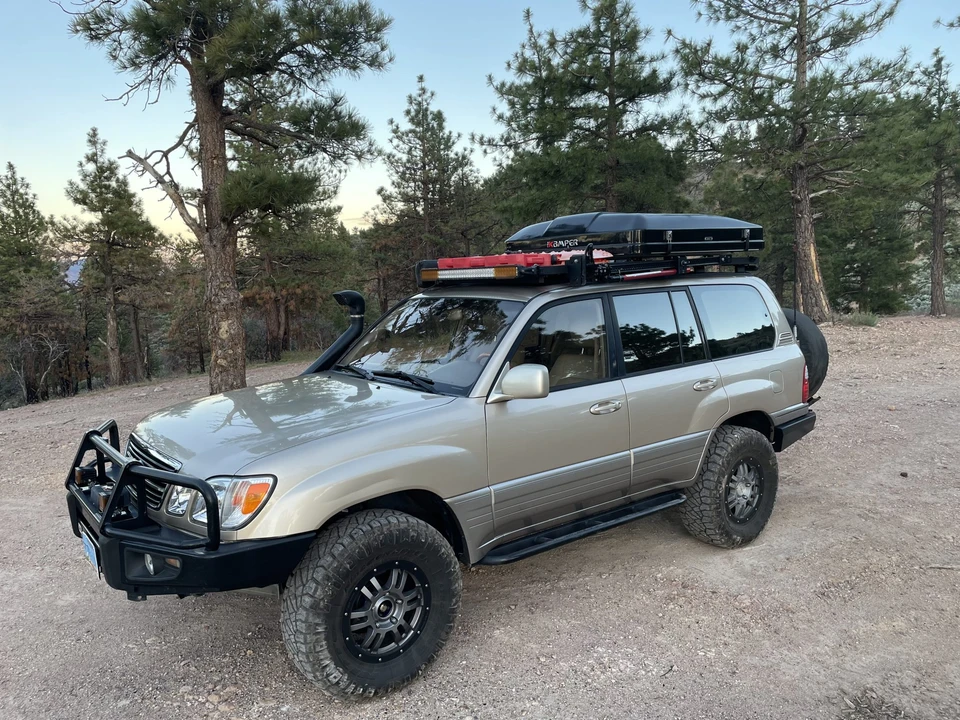 2000 Lexus LX 2nd Gen - Image 2 of 31