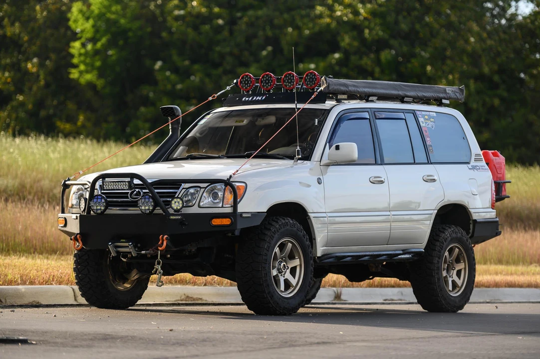 2000 Lexus LX 2nd Gen - Image 4 of 31
