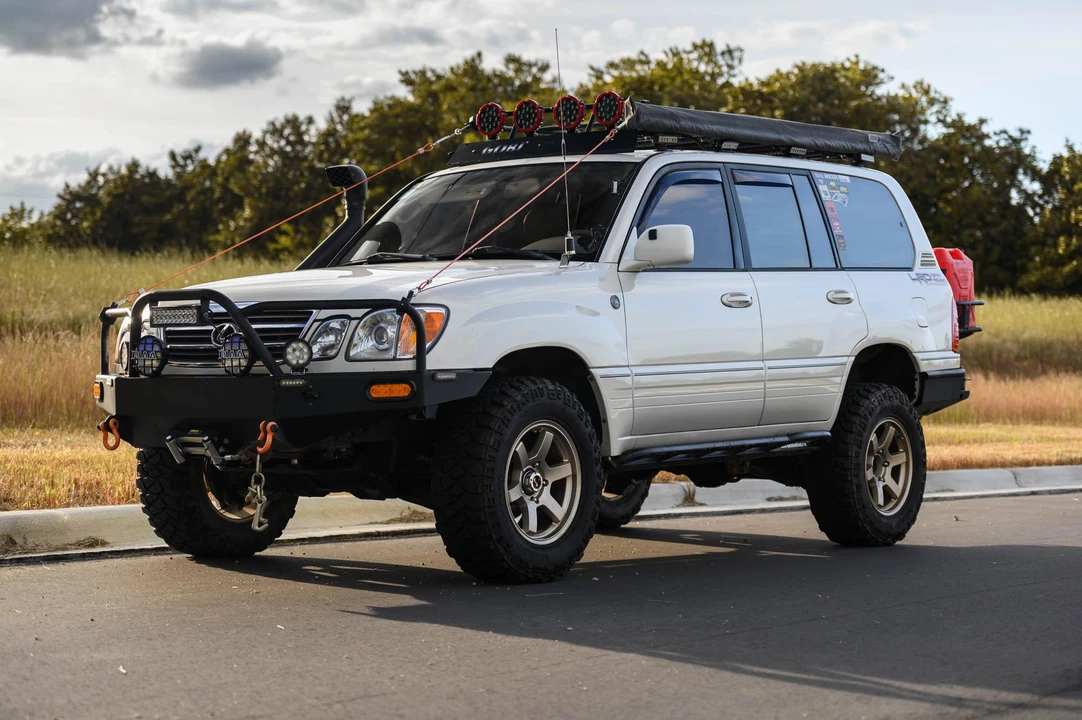 2000 Lexus LX 2nd Gen - Image 5 of 31